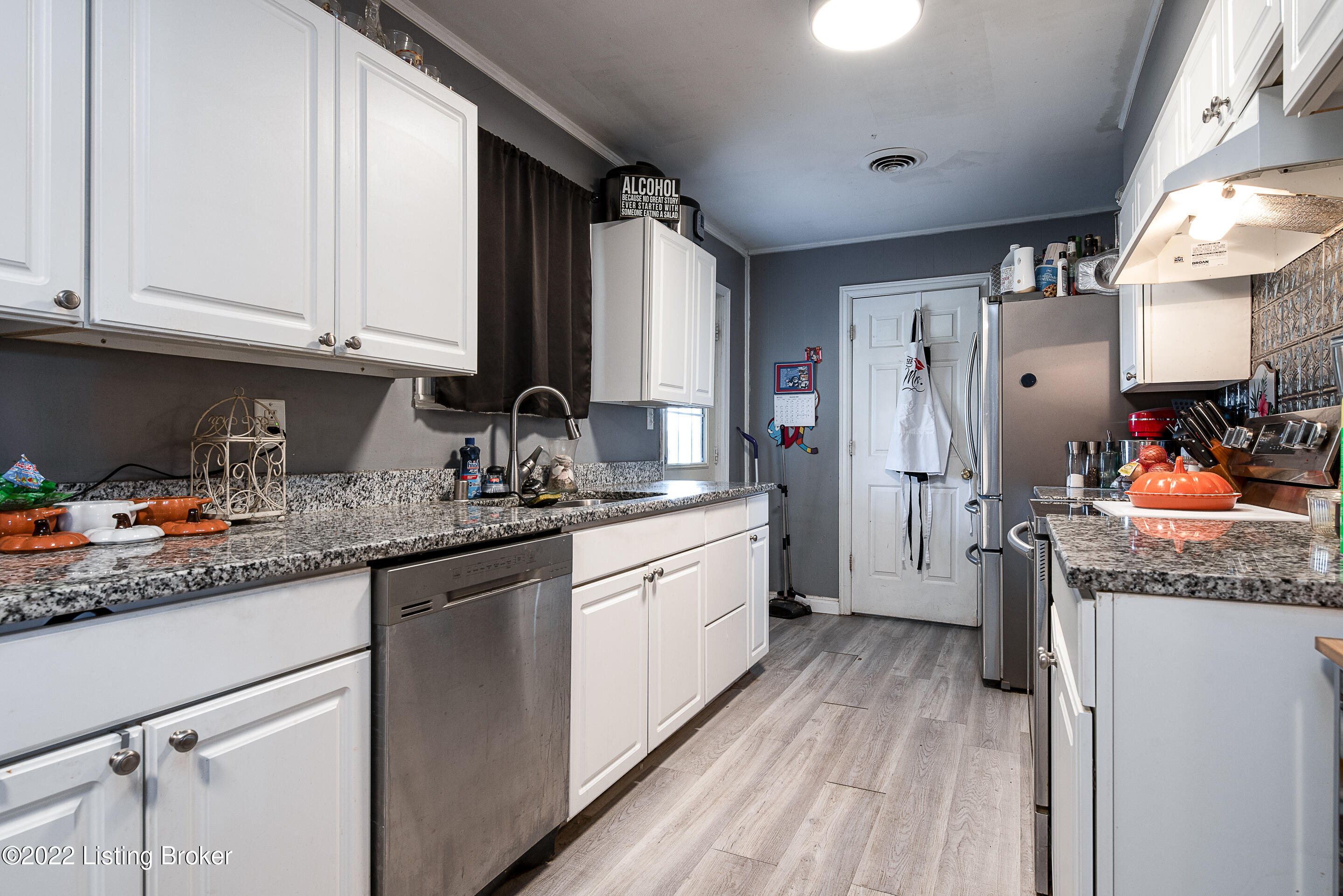 10011 Gandy Road Louisville, KY 40272 - Photo 4 of 26 Kitchen
