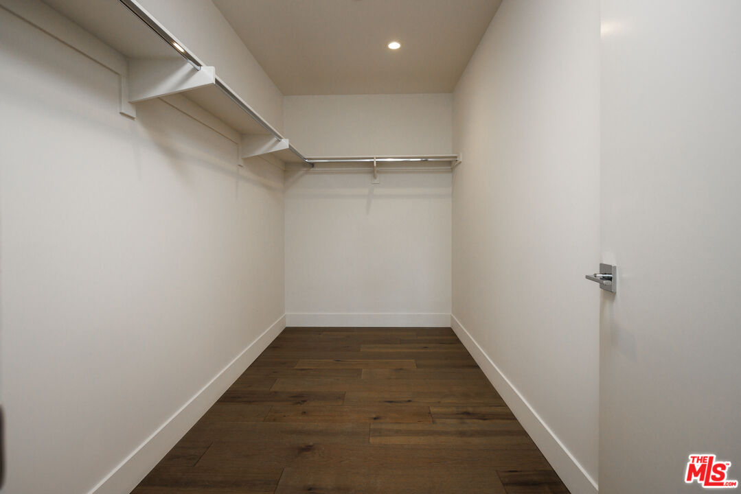 411 South Hamel Road, Unit 308 Los Angeles, CA 90048 - Photo 6 of 15 a view of a hallway