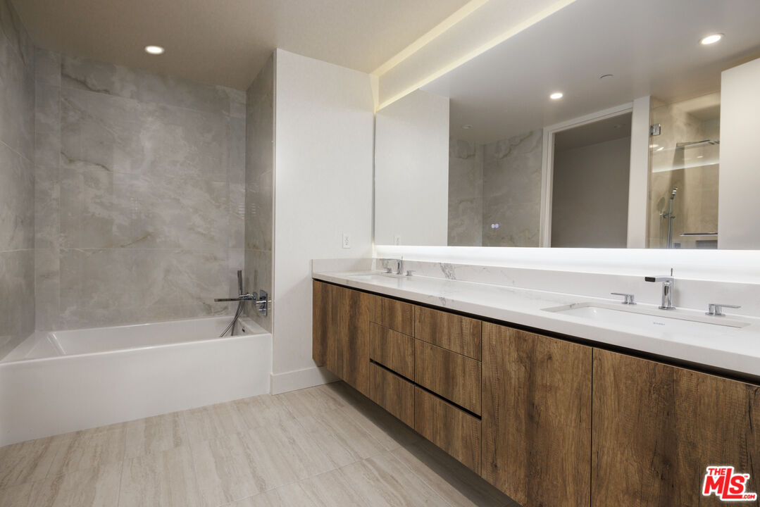 411 South Hamel Road, Unit 308 Los Angeles, CA 90048 - Photo 7 of 15 a bathroom with a bathtub and a sink
