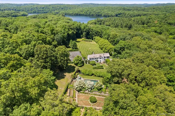 $2,950,000 | 242 Croton Lake Road, Katonah, NY 10536