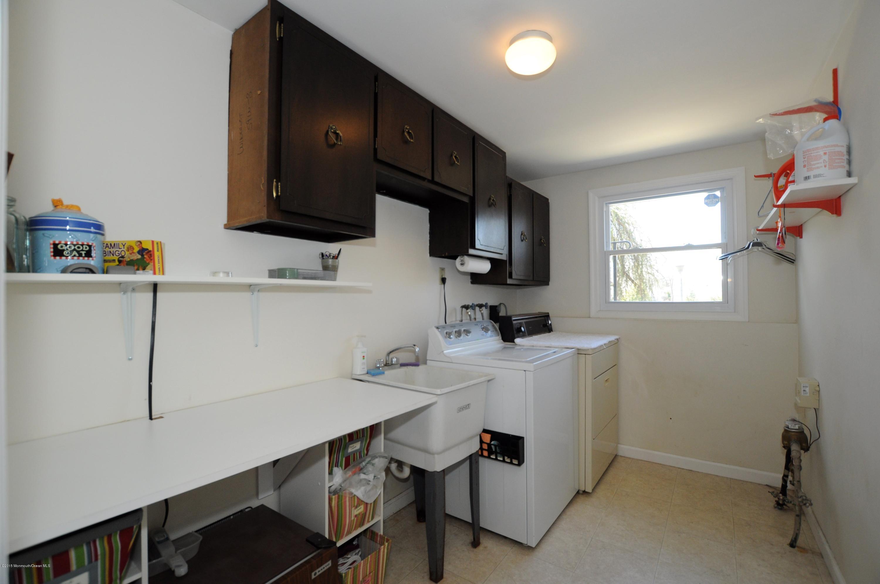 18 Taylor Road Marlboro, NJ 07746 - Photo 14 of 18 18 taylor laundry room.jpg