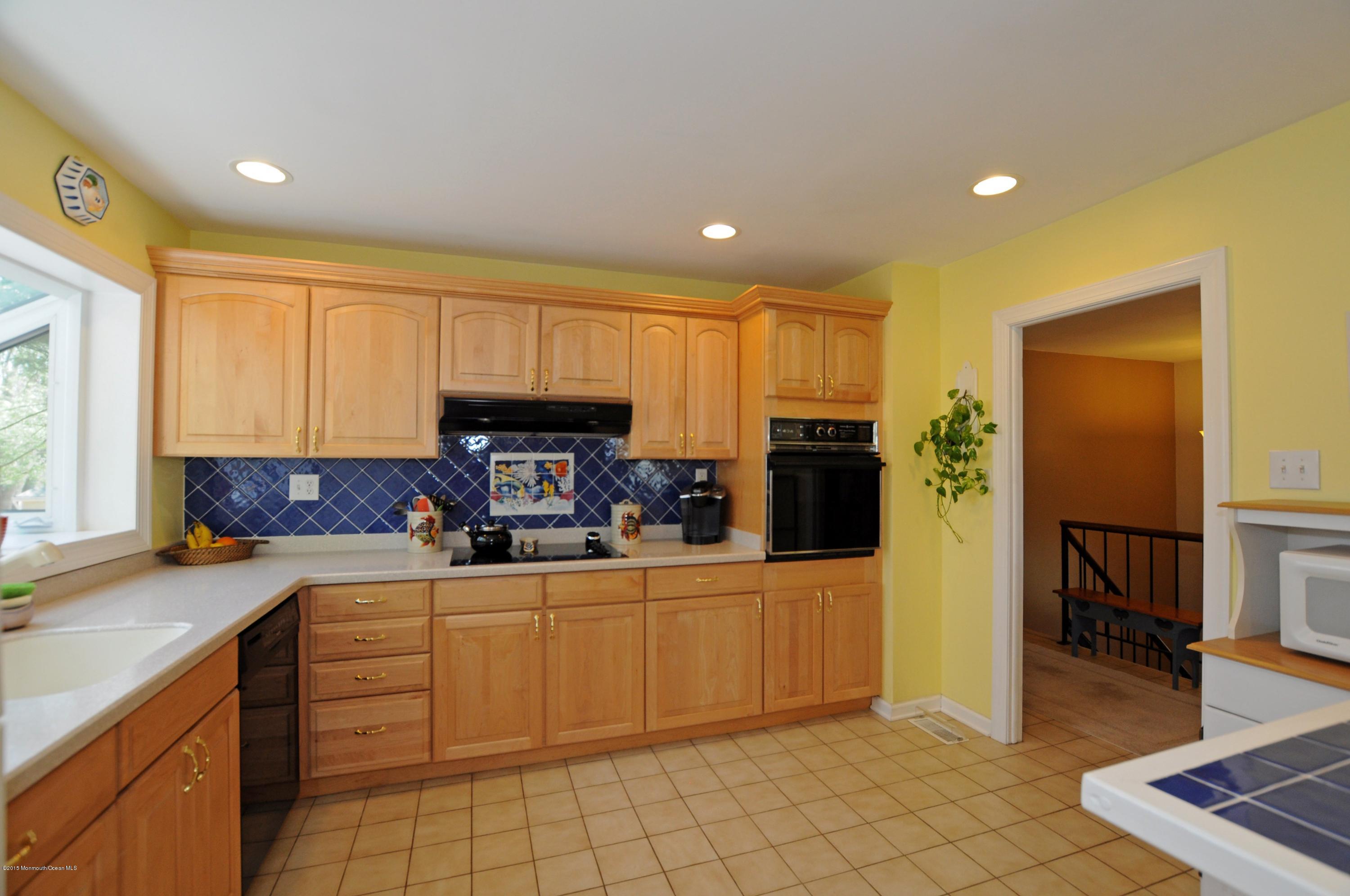 18 Taylor Road Marlboro, NJ 07746 - Photo 3 of 18 18 taylor kitchen.jpg