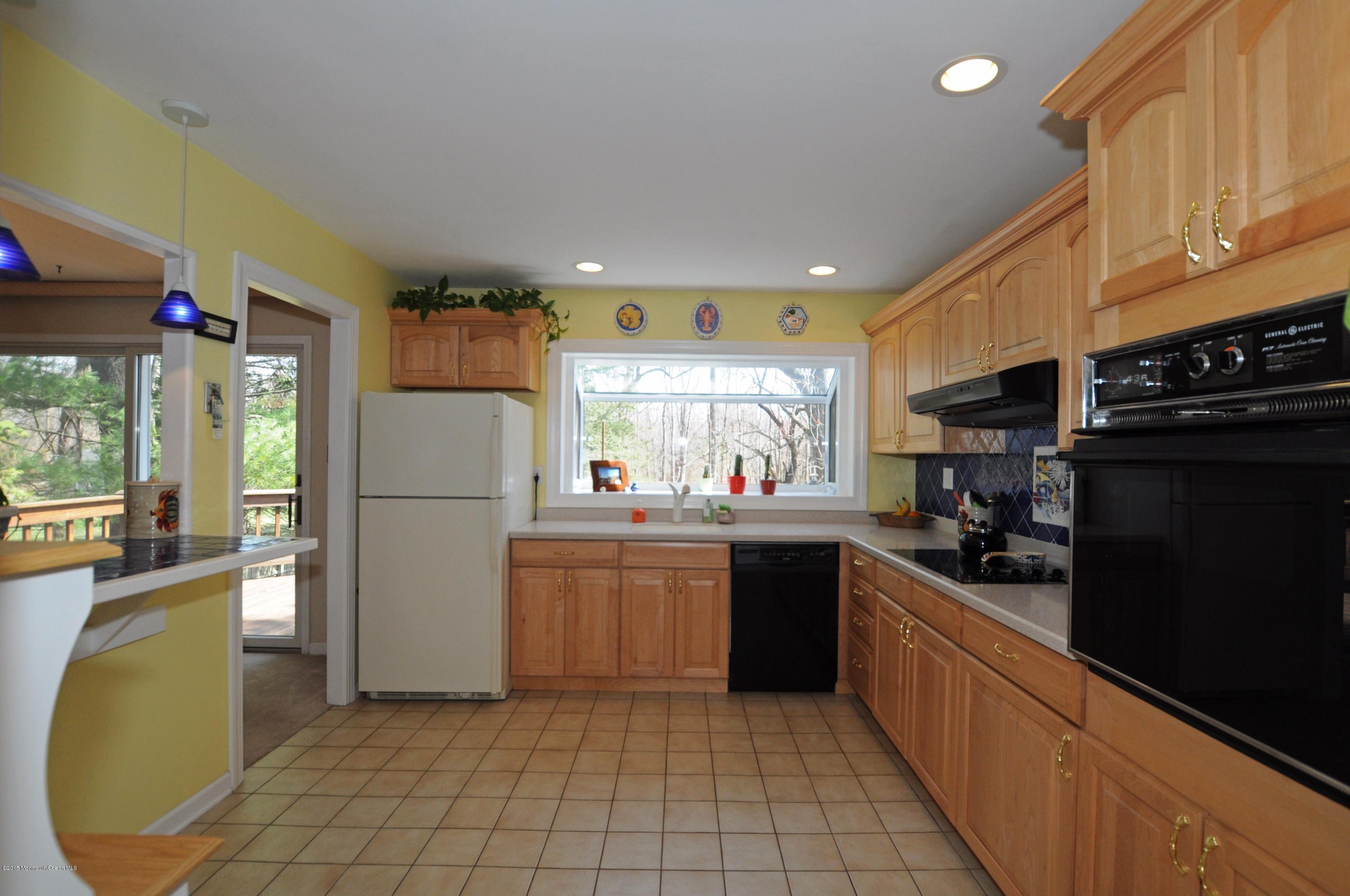 18 Taylor Road Marlboro, NJ 07746 - Photo 4 of 18 18 taylor kit #2.jpg