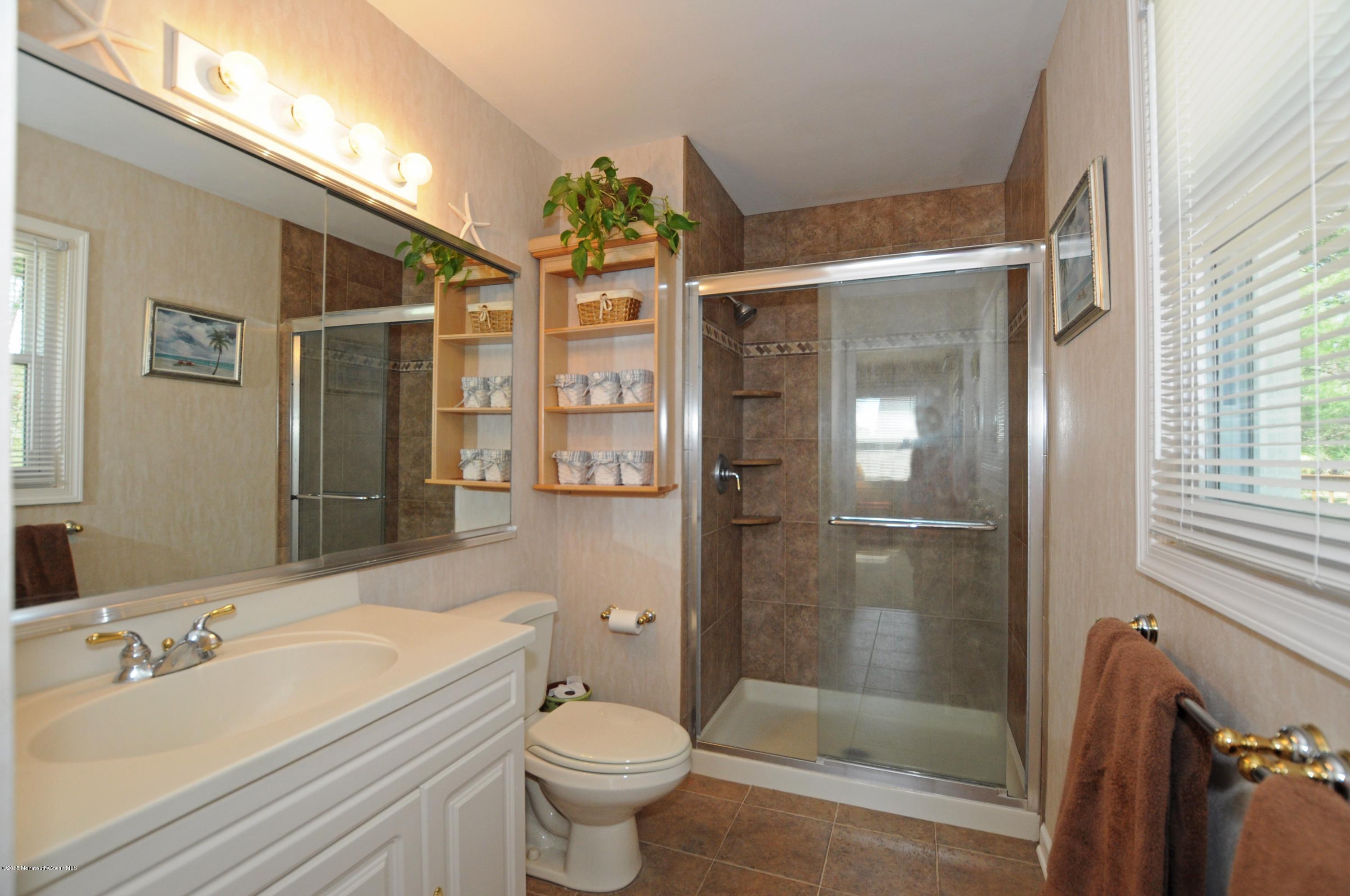 18 Taylor Road Marlboro, NJ 07746 - Photo 8 of 18 Master Bathroom.jpg