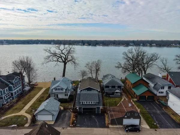 $1,050,000 | 795 Oak Court, Crystal Lake, IL 60014