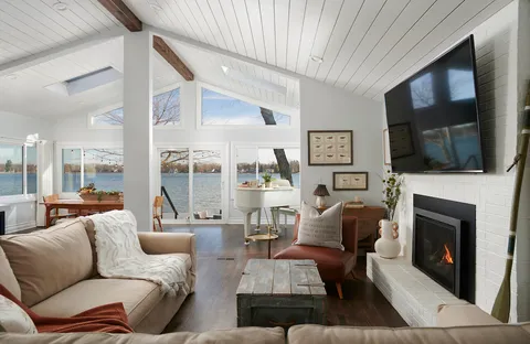 $1,050,000 | 795 Oak Court, Crystal Lake, IL 60014