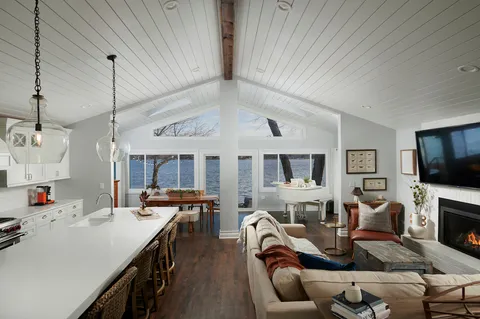 $1,050,000 | 795 Oak Court, Crystal Lake, IL 60014