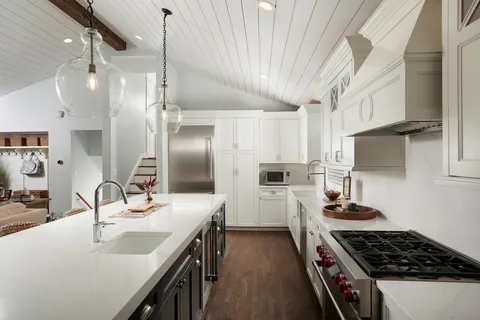 $1,050,000 | 795 Oak Court, Crystal Lake, IL 60014