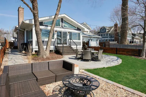 $1,050,000 | 795 Oak Court, Crystal Lake, IL 60014