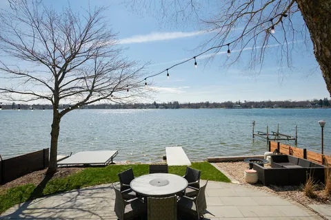 $1,050,000 | 795 Oak Court, Crystal Lake, IL 60014