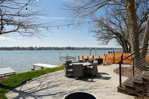 $1,050,000 | 795 Oak Court, Crystal Lake, IL 60014