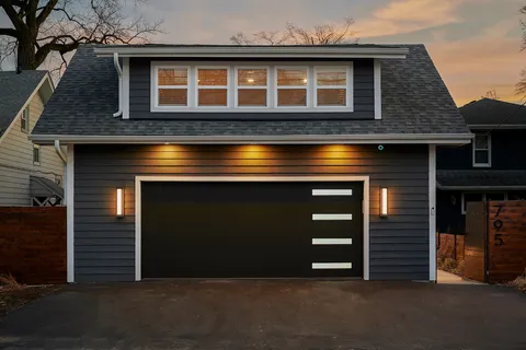 $1,050,000 | 795 Oak Court, Crystal Lake, IL 60014