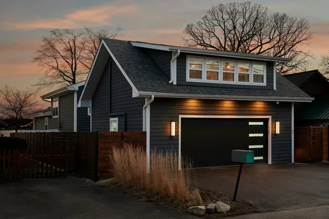 $1,050,000 | 795 Oak Court, Crystal Lake, IL 60014