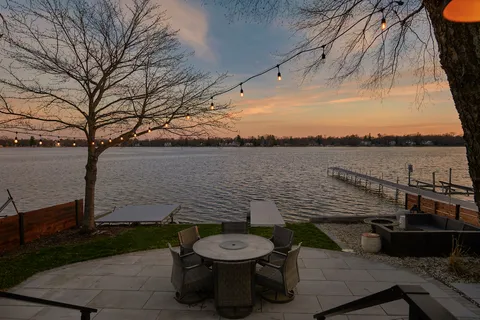 $1,050,000 | 795 Oak Court, Crystal Lake, IL 60014