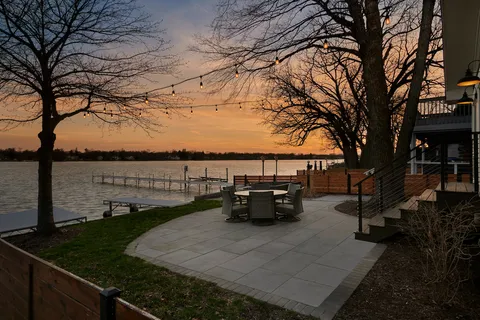 $1,050,000 | 795 Oak Court, Crystal Lake, IL 60014