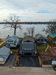 $1,050,000 | 795 Oak Court, Crystal Lake, IL 60014