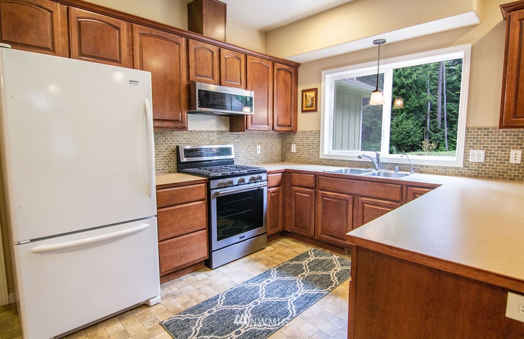 524 South Camano Ridge Road Camano Island, WA 98282 - Photo 8 of 40 Gallery Image 8