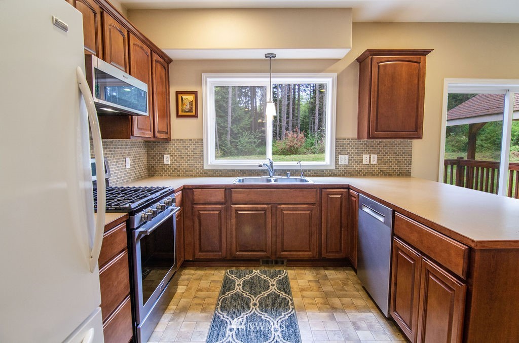 524 South Camano Ridge Road Camano Island, WA 98282 - Photo 9 of 40 Gallery Image 9