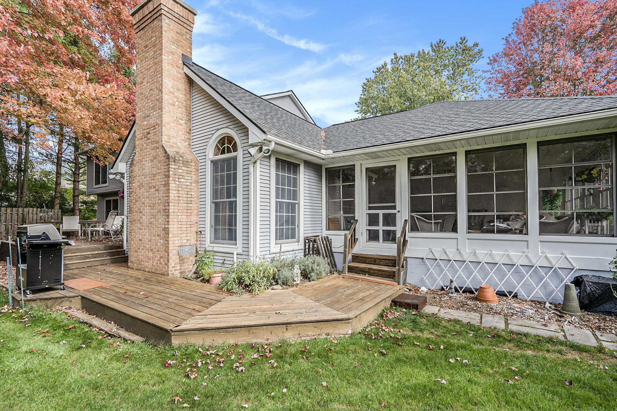 2569 Walnut Road Ann Arbor, MI 48103 - Photo 59 of 63 39.1 side deck