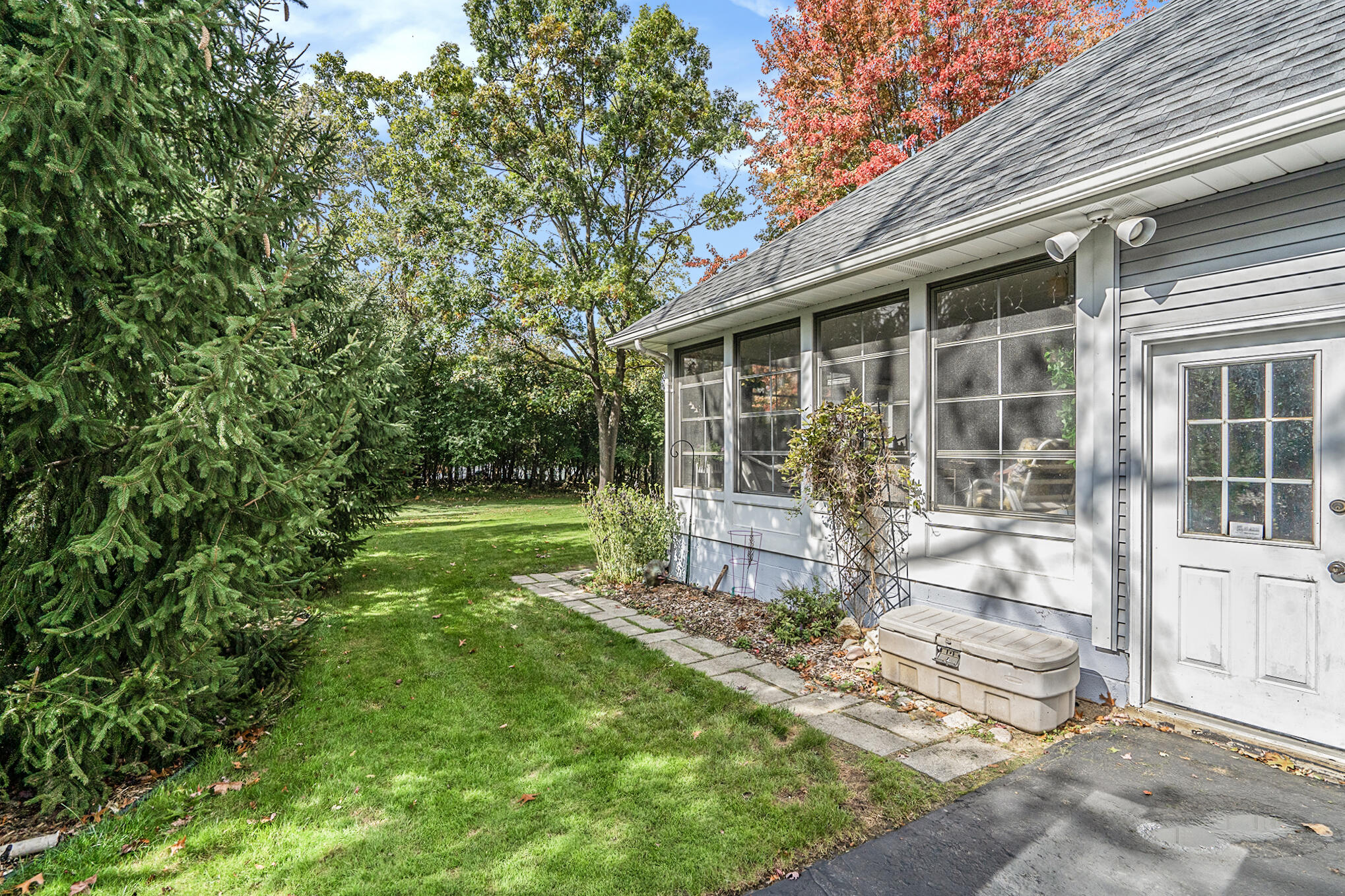 2569 Walnut Road Ann Arbor, MI 48103 - Photo 60 of 63 39.2 walkway