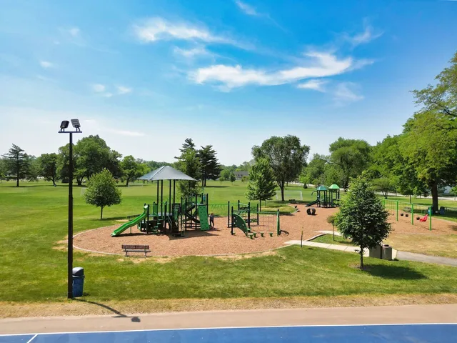 $2,500 | 310 South Main Street, Unit 208, Lombard, IL 60148