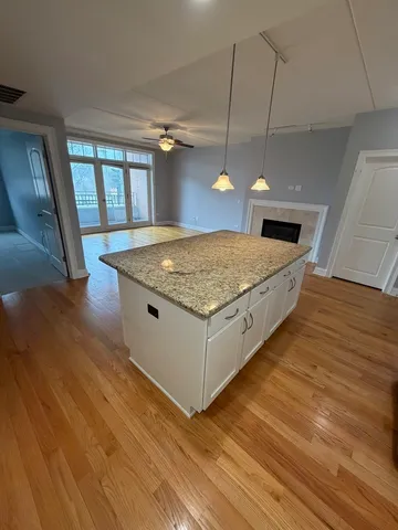 $2,500 | 310 South Main Street, Unit 208, Lombard, IL 60148