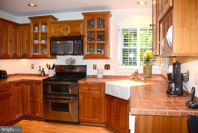 11608 Springhouse Place Reston, VA 20194 - Photo 14 of 30 Kitchen