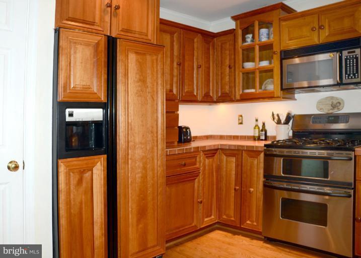 11608 Springhouse Place Reston, VA 20194 - Photo 15 of 30 Kitchen