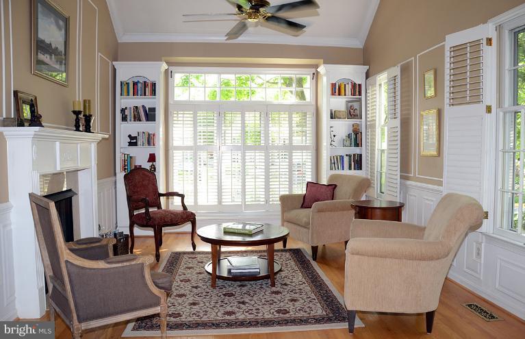11608 Springhouse Place Reston, VA 20194 - Photo 19 of 30 Living Room
