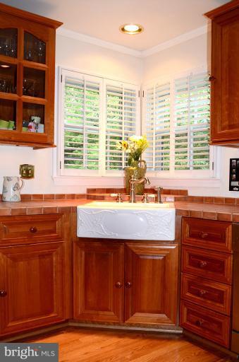 11608 Springhouse Place Reston, VA 20194 - Photo 20 of 30 Kitchen