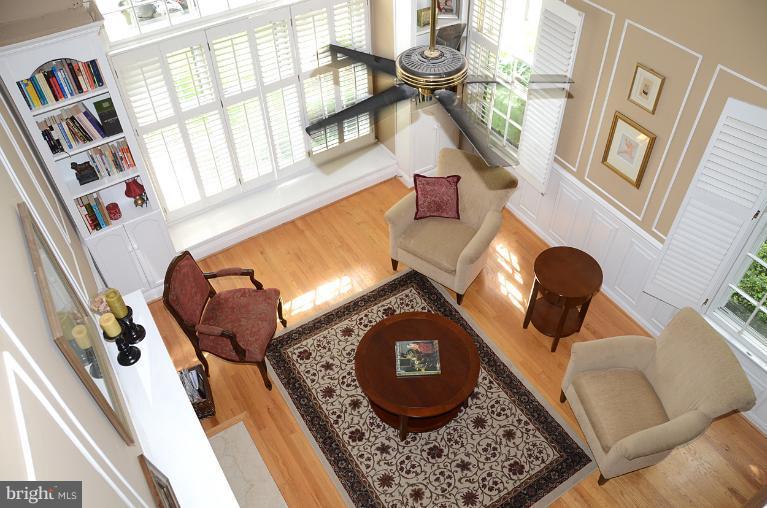 11608 Springhouse Place Reston, VA 20194 - Photo 3 of 30 Living Room