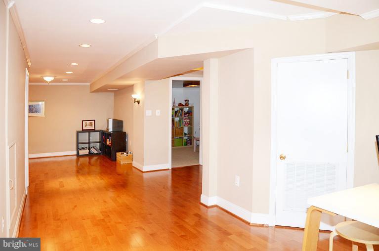 11608 Springhouse Place Reston, VA 20194 - Photo 25 of 30 Interior (General)