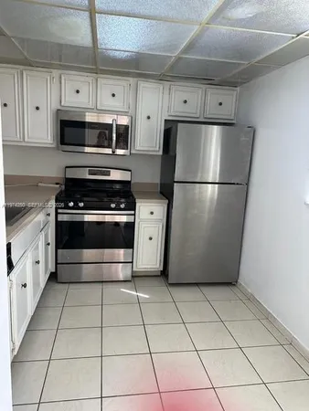 $1,800 | 18051 Northwest 68th Avenue, Unit J104, Hialeah, FL 33015