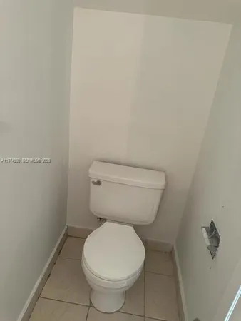 $1,800 | 18051 Northwest 68th Avenue, Unit J104, Hialeah, FL 33015