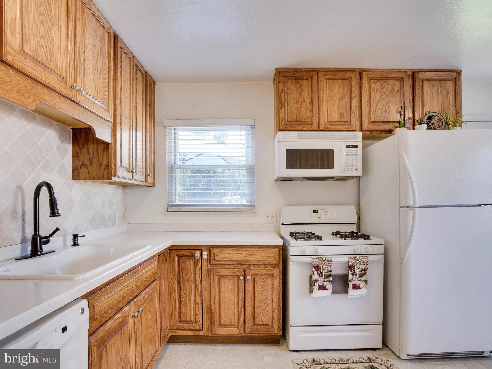 6711 Cimarron Street Springfield, VA 22150 - Photo 10 of 30 Kitchen