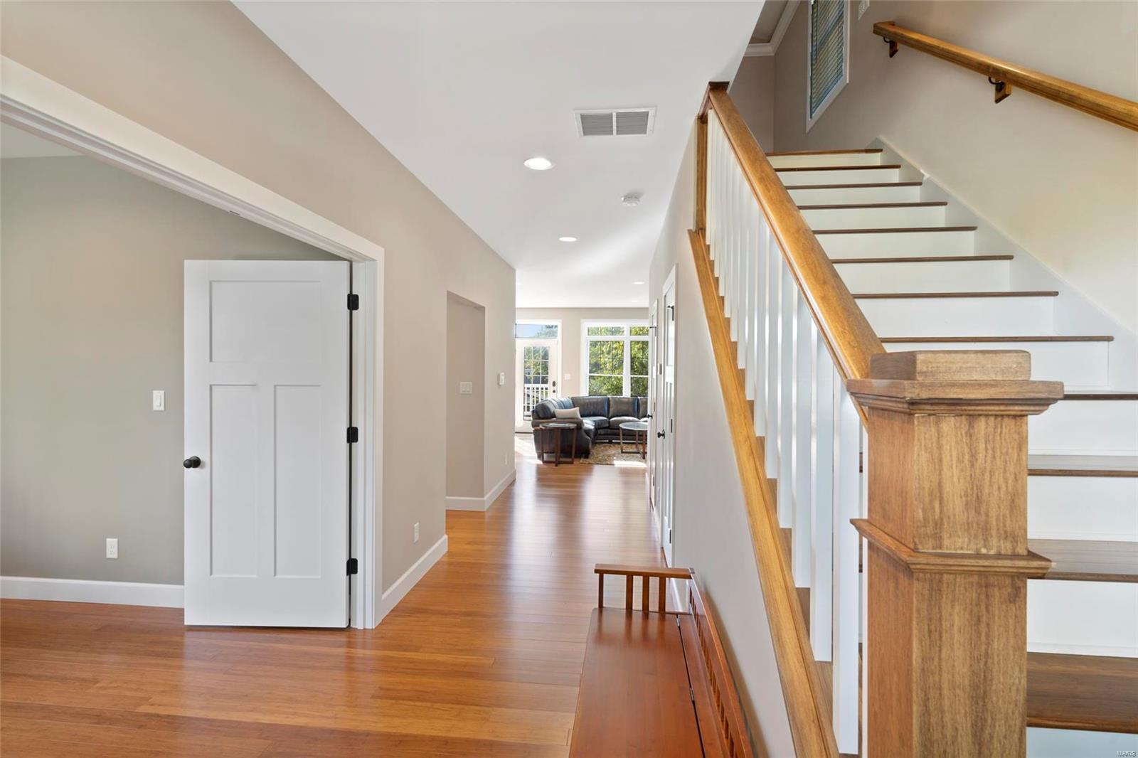 1017 South Berry Road St. Louis, MO 63122 - Photo 3 of 37 Gallery Image 3