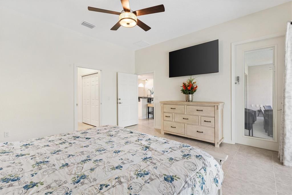 10945 Southeast 168TH Loop Summerfield, FL 34491 - Photo 14 of 59