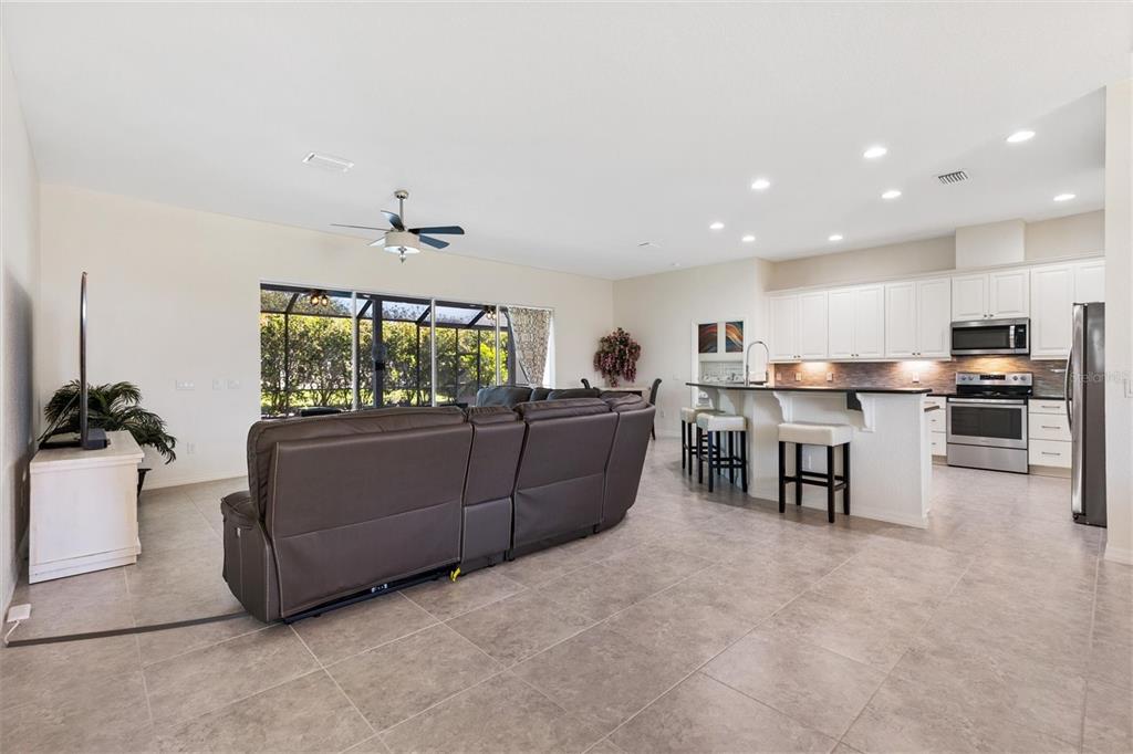 10945 Southeast 168TH Loop Summerfield, FL 34491 - Photo 8 of 59