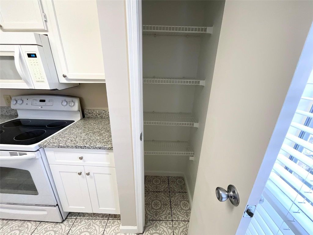 1515 Sandy Springs Road, Unit 1808 Houston, TX 77042 - Photo 17 of 48