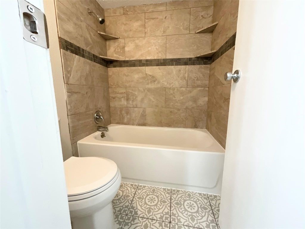 1515 Sandy Springs Road, Unit 1808 Houston, TX 77042 - Photo 27 of 48