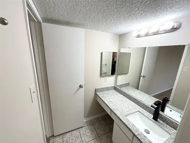 $1,200 | 1515 Sandy Springs Road, Unit 1808, Houston, TX 77042