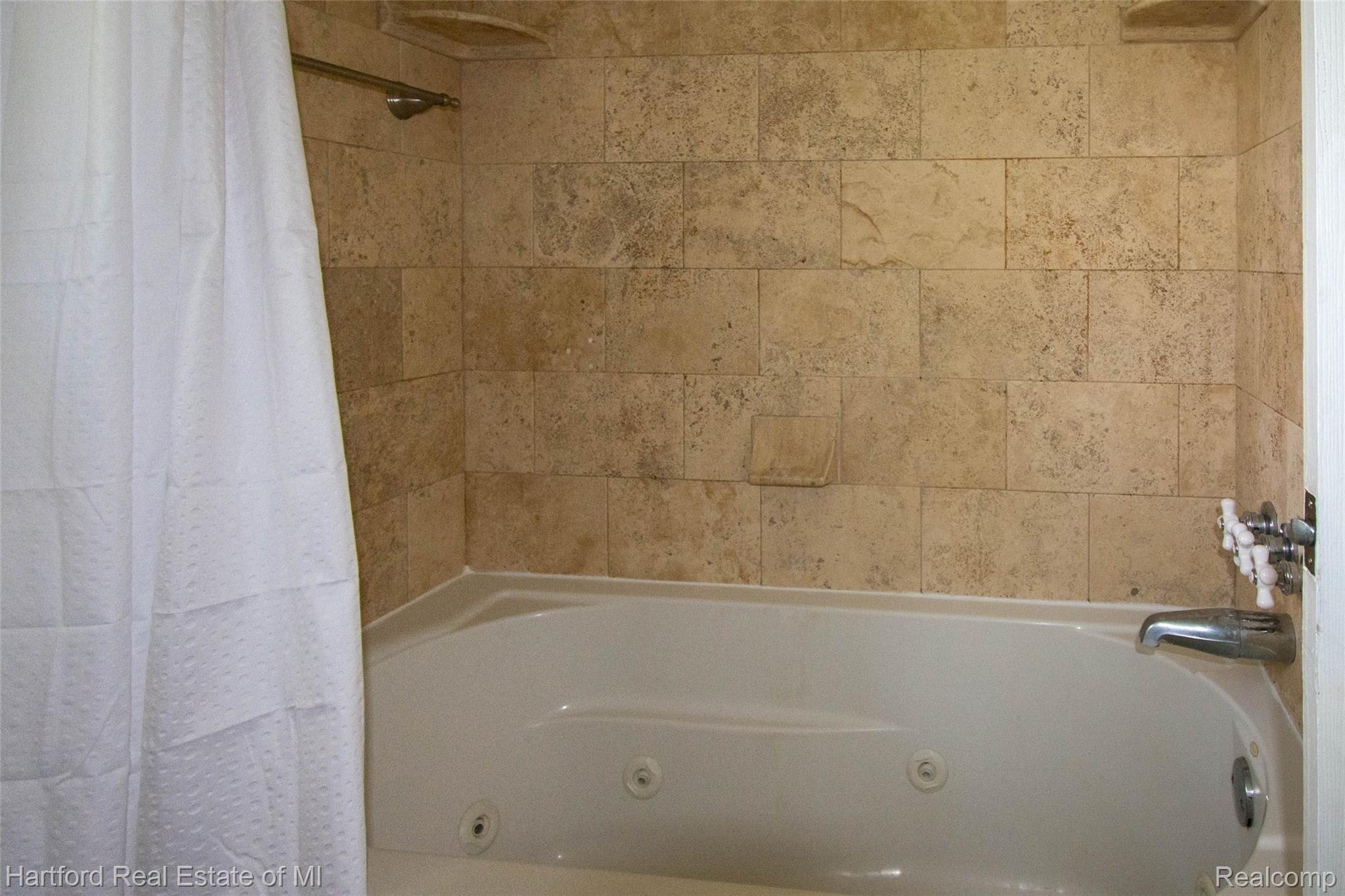 28220 Peppermill Road Farmington, MI 48331 - Photo 11 of 20 Main Bathroom