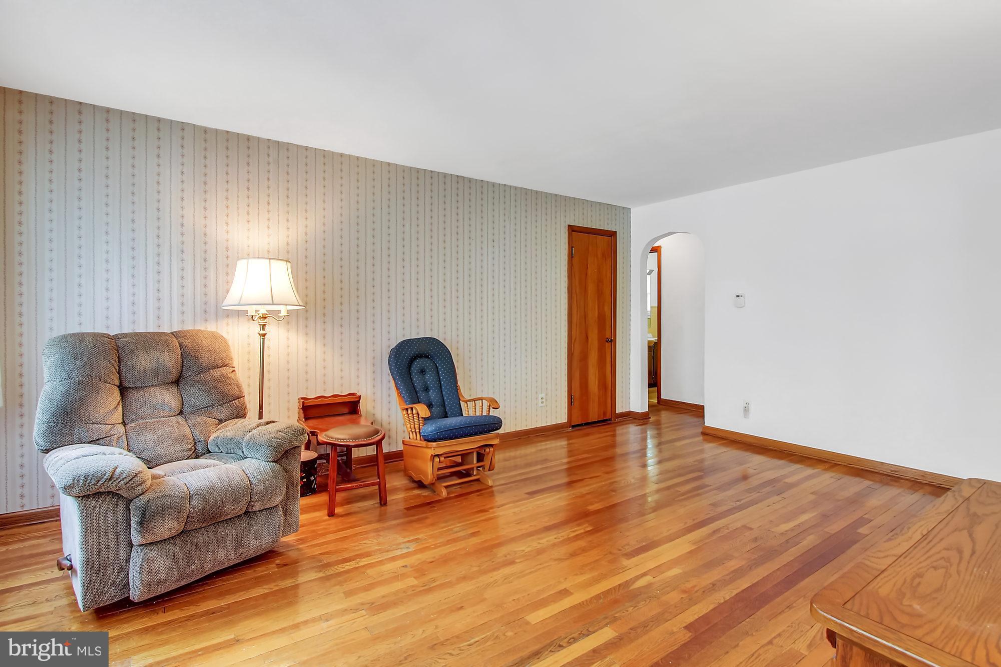3408 Stoudts Ferry Bridge Road Reading, PA 19605 - Photo 4 of 26 Living room