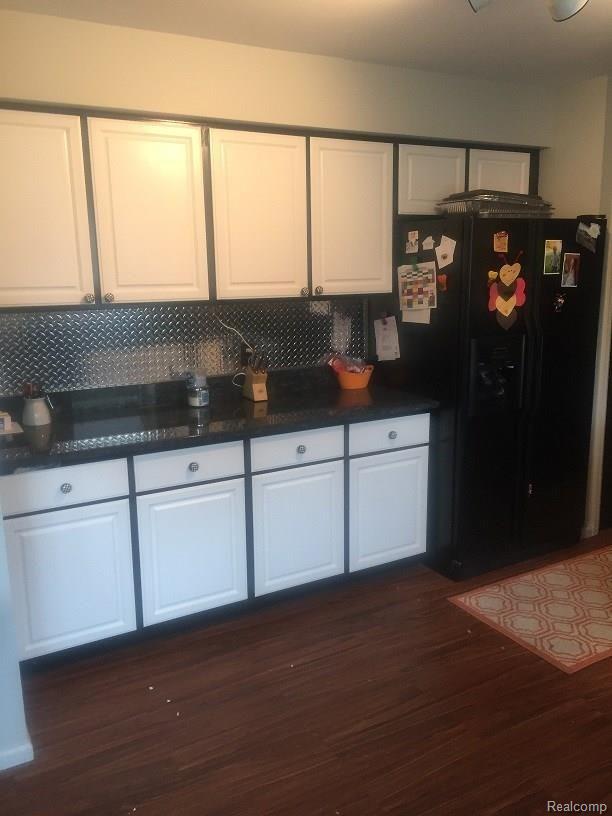 858 North Hickory Ridge Road Highland, MI 48357 - Photo 7 of 17 Kitchen 2.jpg