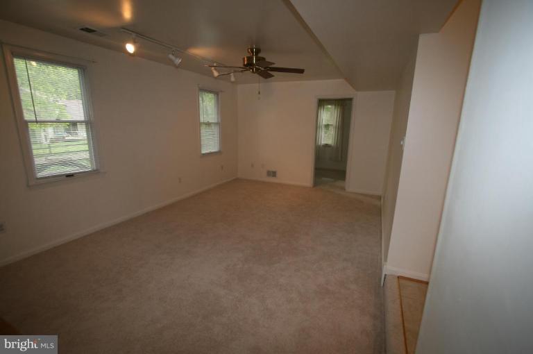 9504 Sweet Grass Ridge Columbia, MD 21046 - Photo 20 of 24 Living Room
