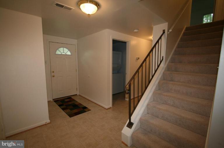 9504 Sweet Grass Ridge Columbia, MD 21046 - Photo 9 of 24 Entrance / Foyer