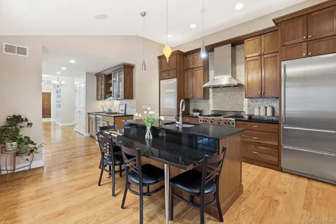 $1,895,000 | 25 Andrea Lane, Scarsdale, NY 10583