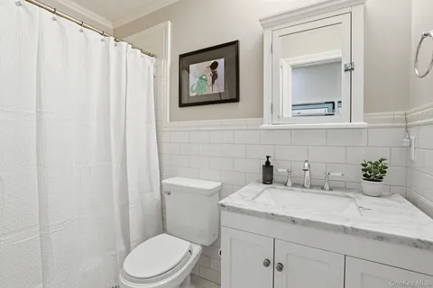 $1,895,000 | 25 Andrea Lane, Scarsdale, NY 10583