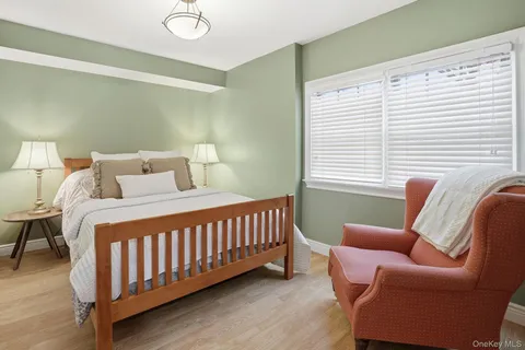 $1,895,000 | 25 Andrea Lane, Scarsdale, NY 10583