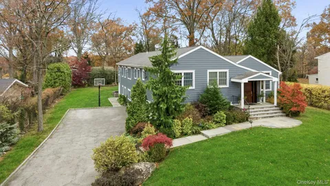 $1,895,000 | 25 Andrea Lane, Scarsdale, NY 10583